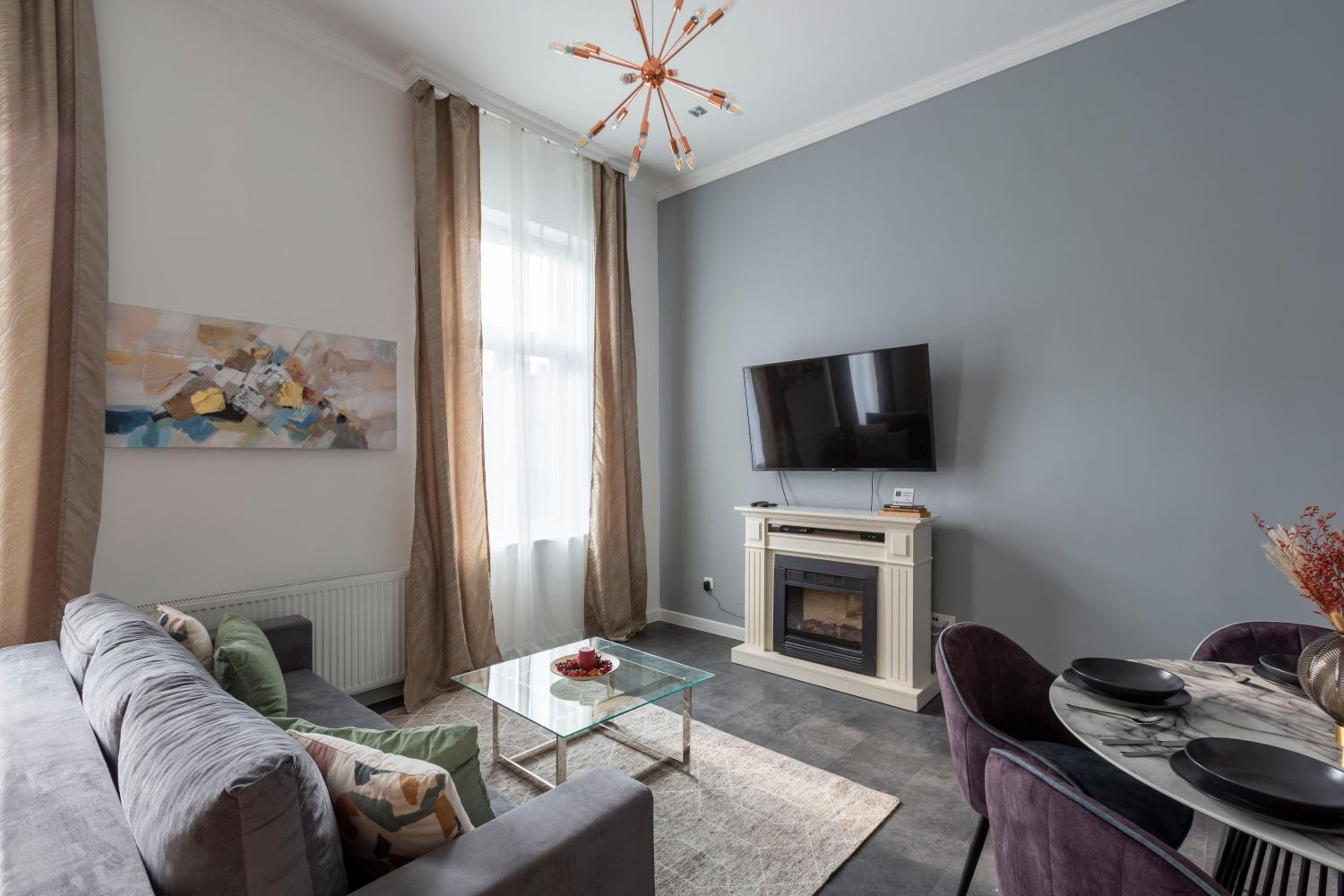 Glorious Central Apartment next to the New York Café