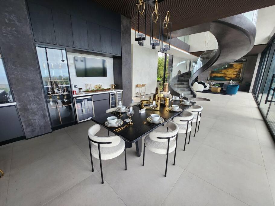 Casa Gaia - New Luxury Oceanview Mansion
