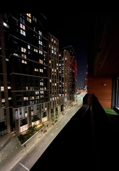 2 bed apartment close to station with parking