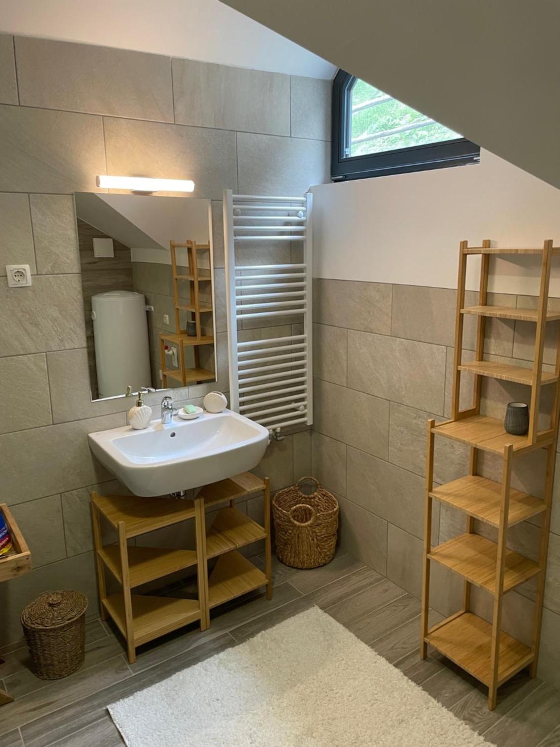 Apartma Med smrekami Golte