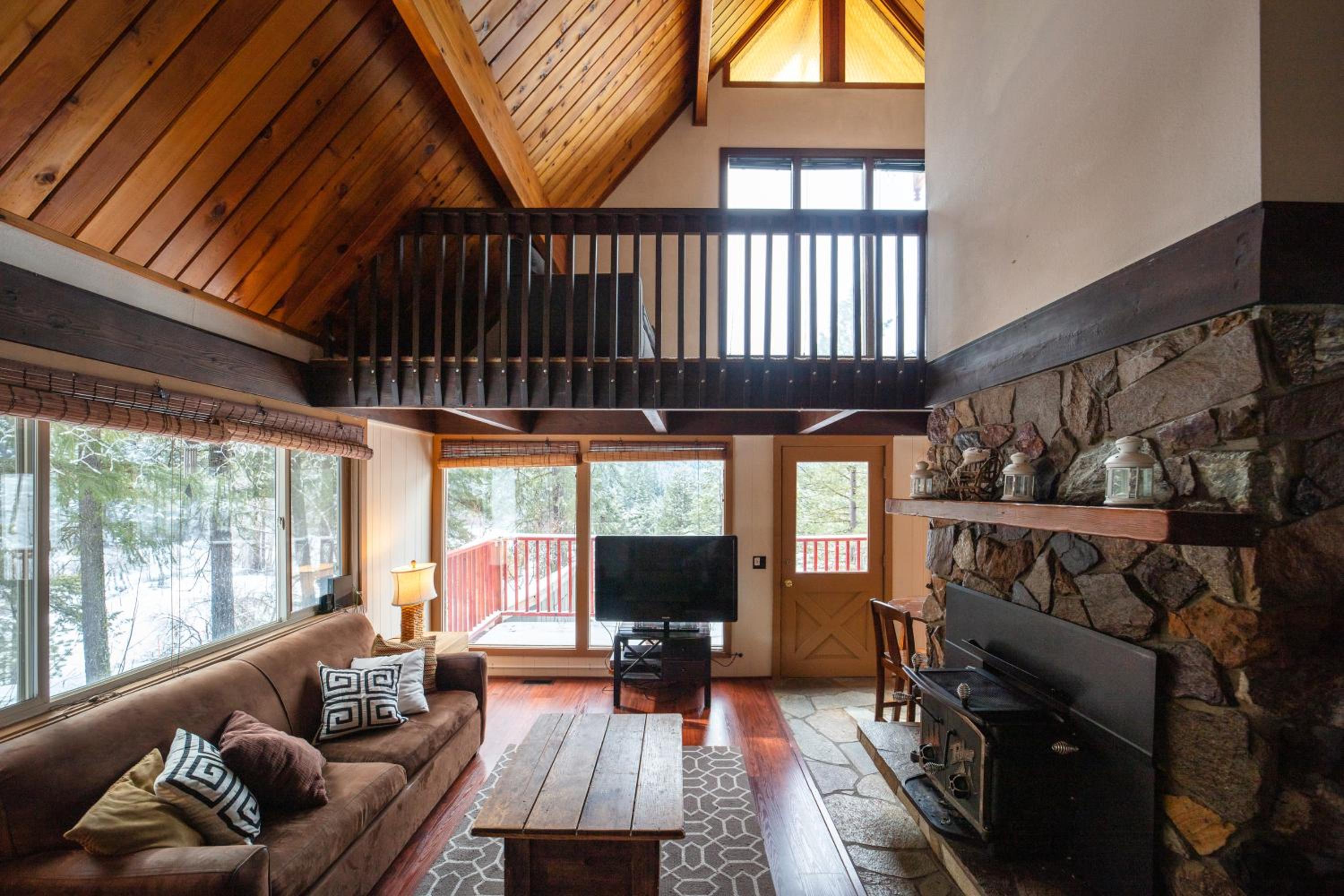 Leavenworth Mountain View Cabin Pet Friendly view 5