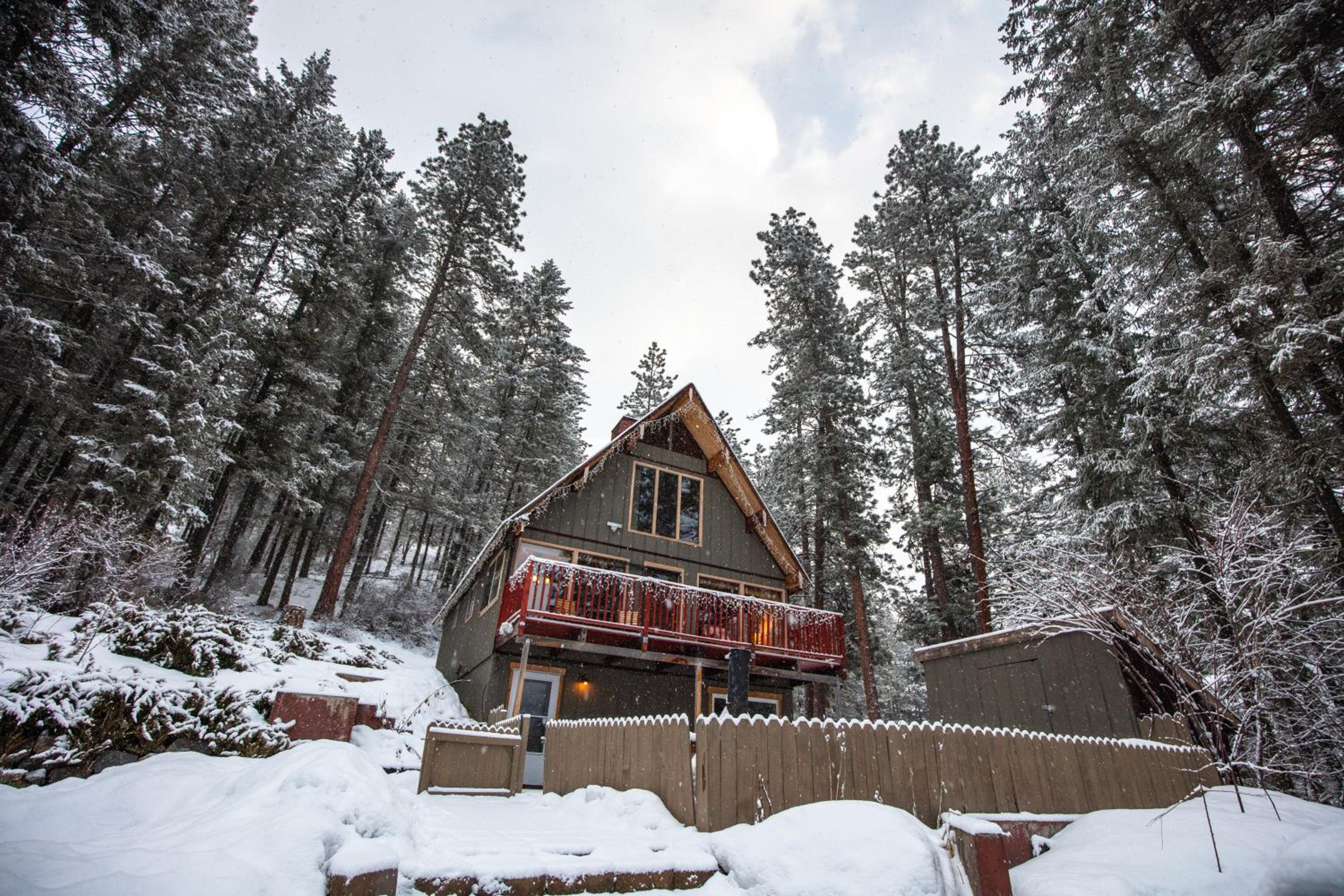 Leavenworth Mountain View Cabin Pet Friendly view 2
