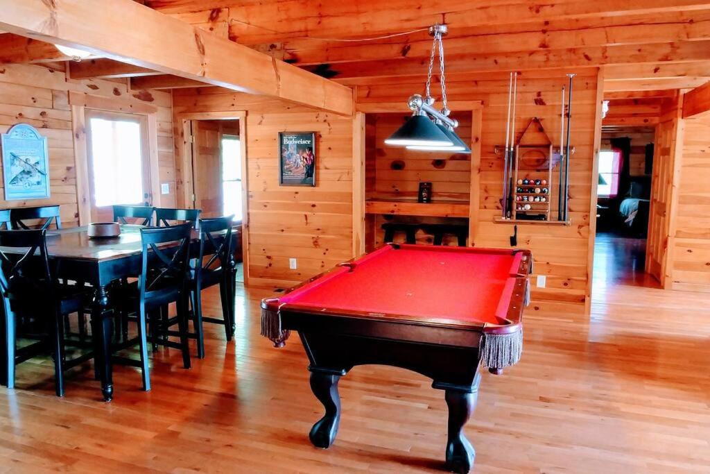 Sophie's Choice Secluded Luxury Log Cabin, Hot Tub, Pool Table, Fire Pit, Close to Town view 4