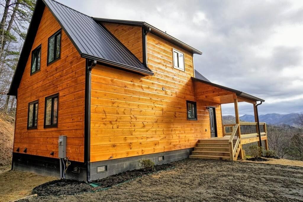 Hotel Peace of Heaven ~ Modern Chic Cabin w/ Majestic Mountain Views - Image 1