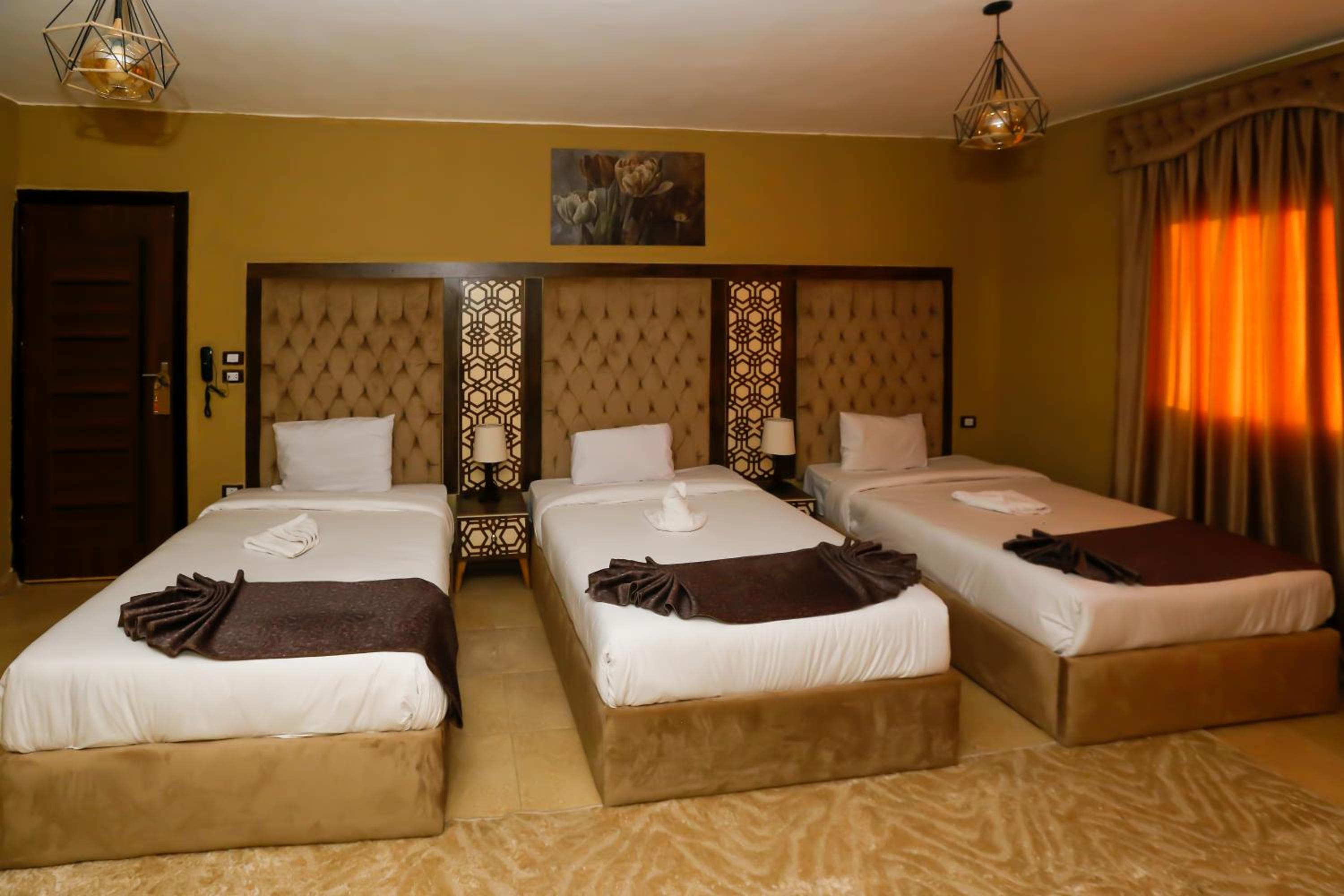 King Cheops Inn - Pyramid View
