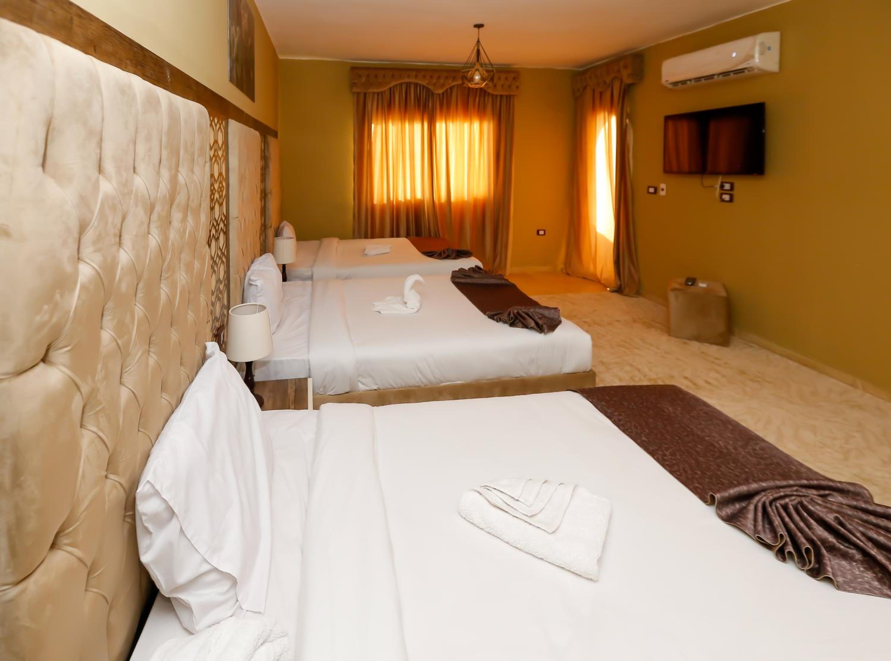 King Cheops Inn - Pyramid View