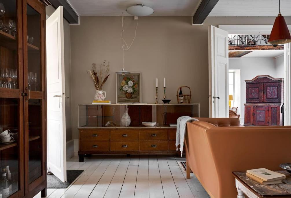 Exklusivt kalkstenshus från 1850 med arkitektritad pool view 4
