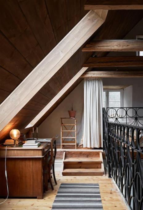 Exklusivt kalkstenshus från 1850 med arkitektritad pool view 5