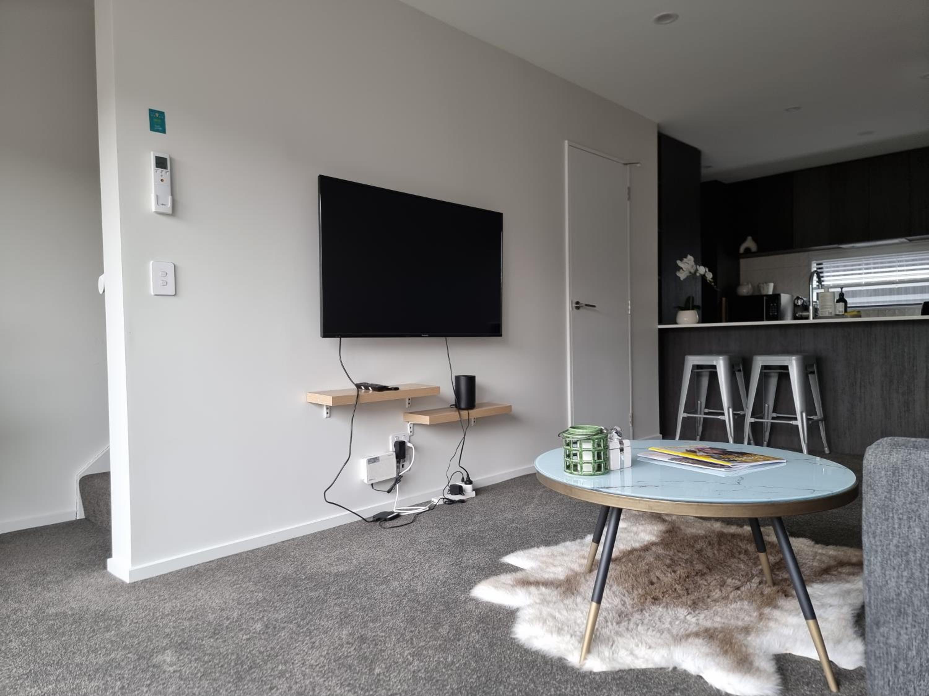 Addington townhouse with carpark 8mins walk to Hagley park south