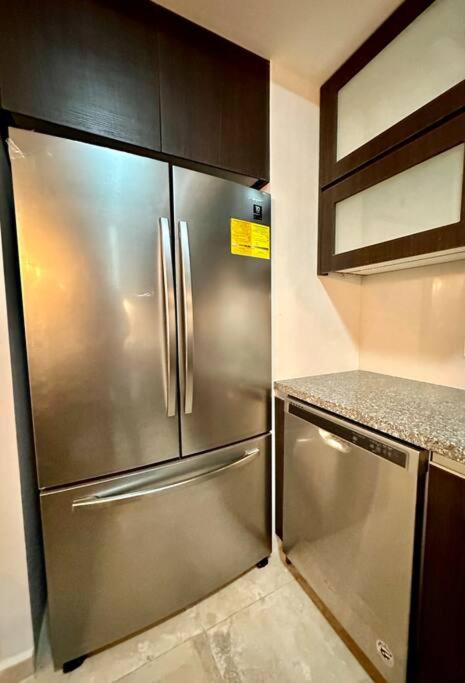 Merendon Heights Luxury Condo