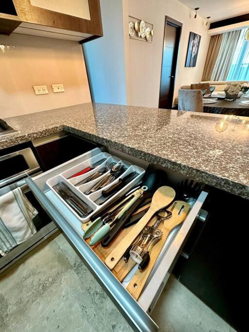 Merendon Heights Luxury Condo