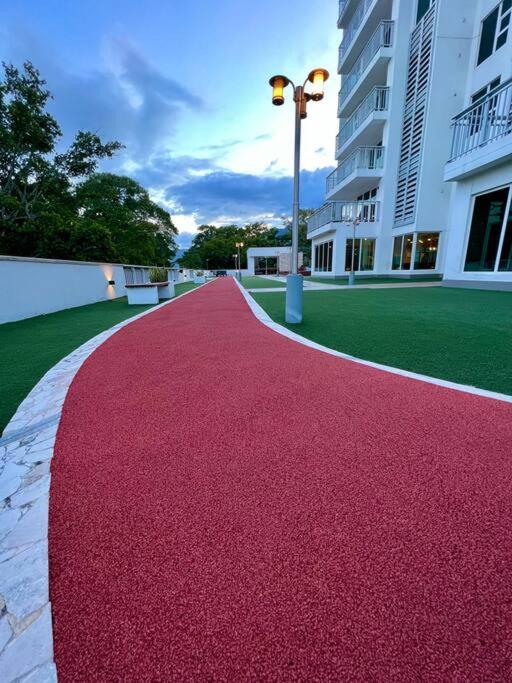 Merendon Heights Luxury Condo
