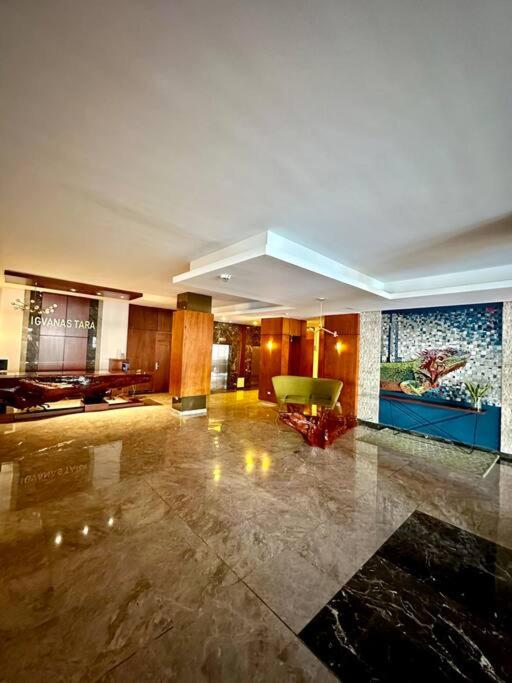 Merendon Heights Luxury Condo