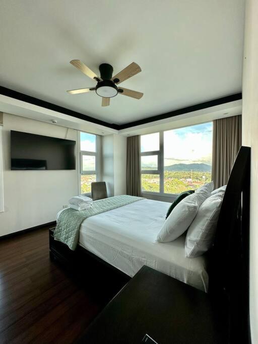 Merendon Heights Luxury Condo