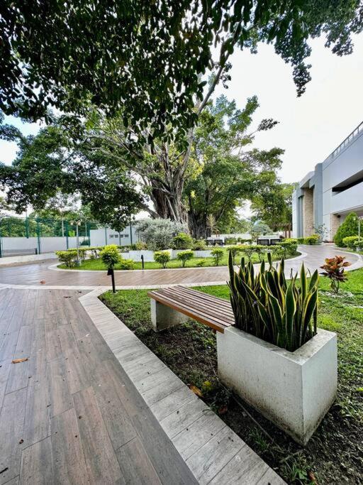 Merendon Heights Luxury Condo