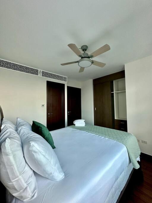 Merendon Heights Luxury Condo