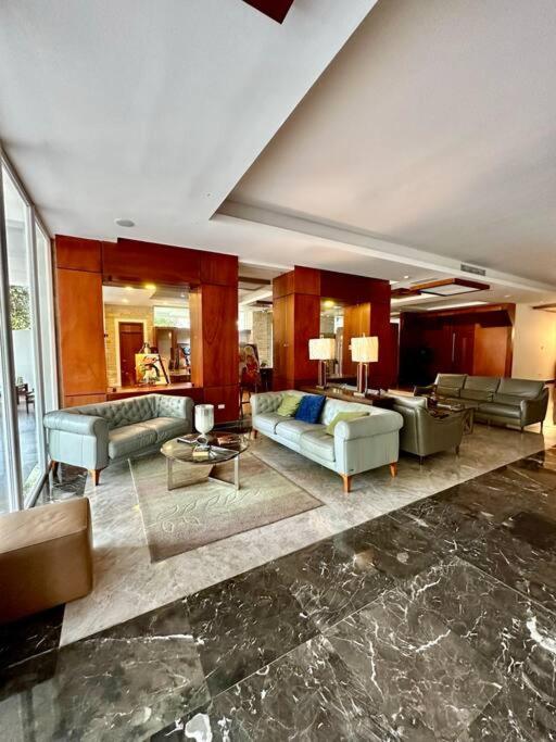 Merendon Heights Luxury Condo