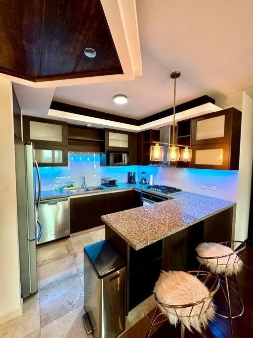 Merendon Heights Luxury Condo