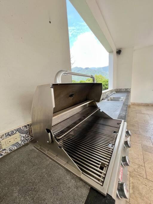 Merendon Heights Luxury Condo