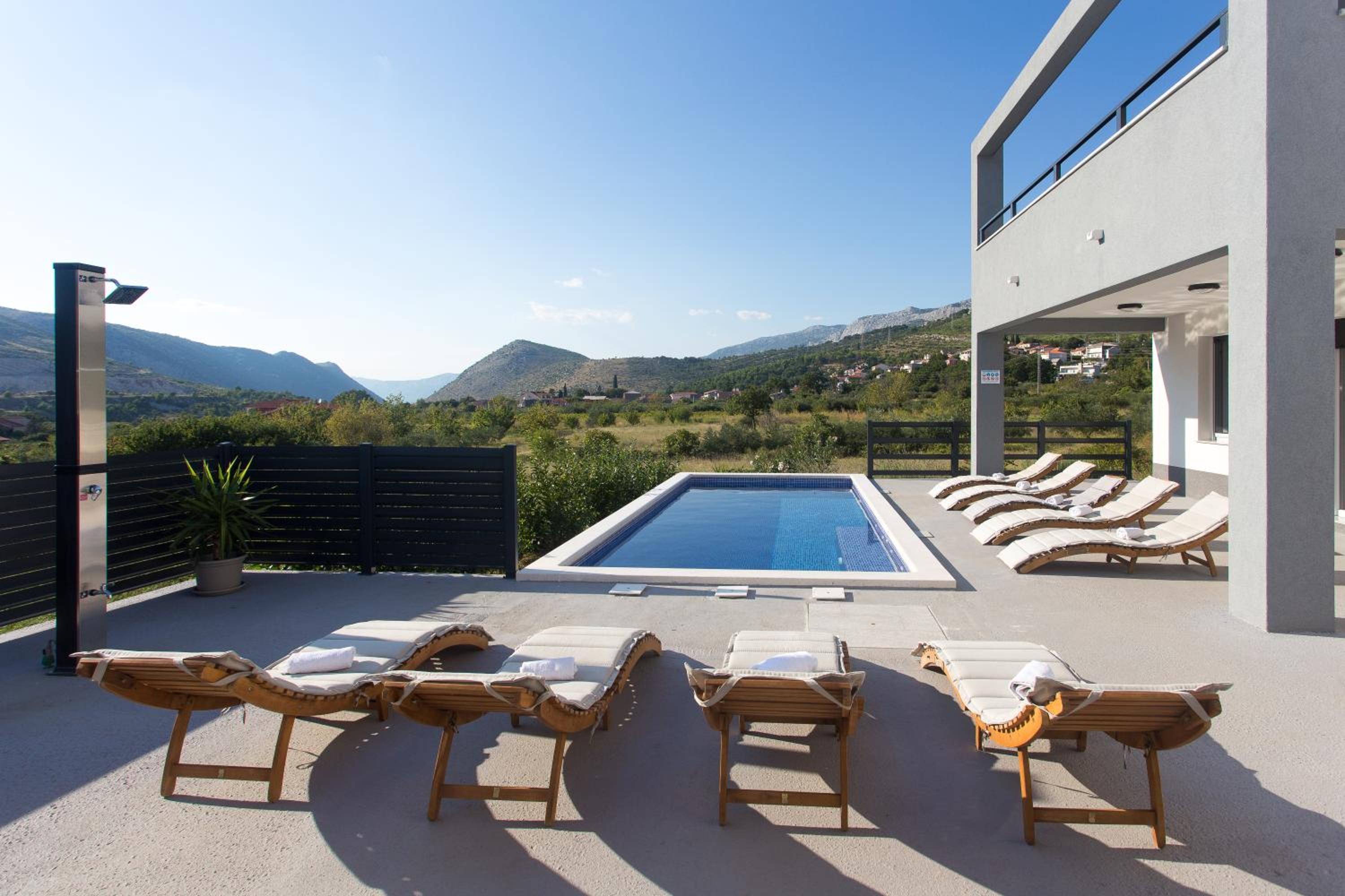 villa green valley view 4