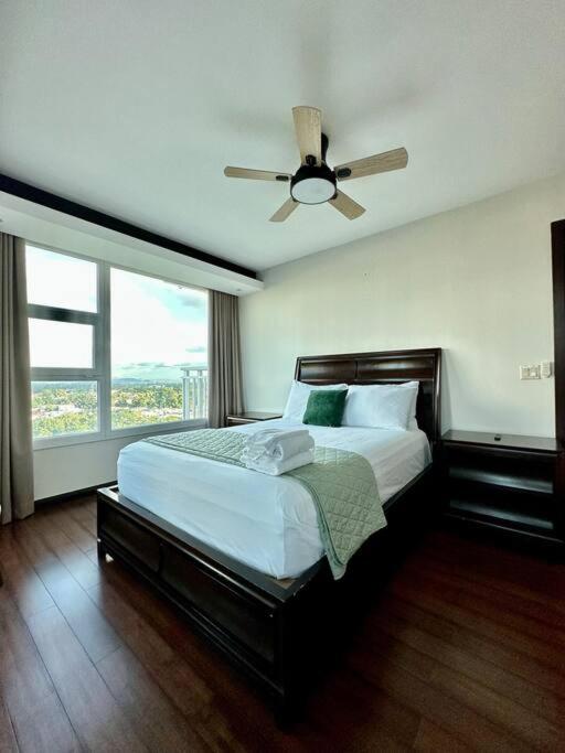 Merendon Heights Luxury Condo