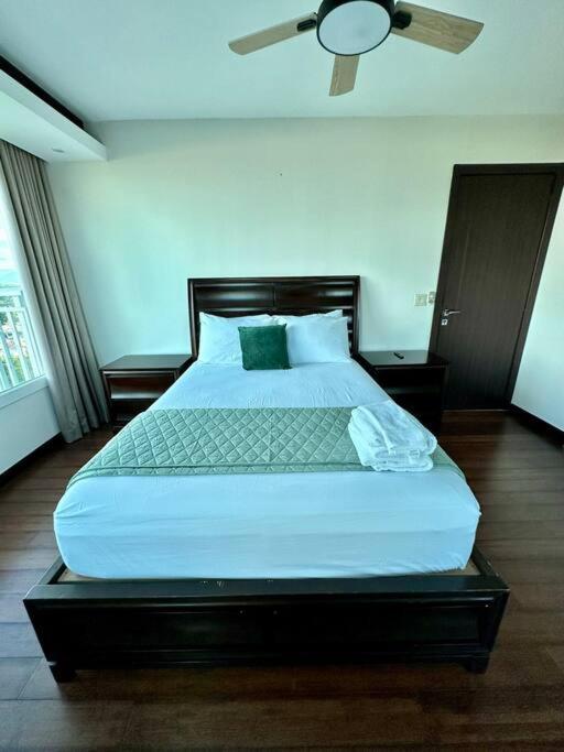 Merendon Heights Luxury Condo