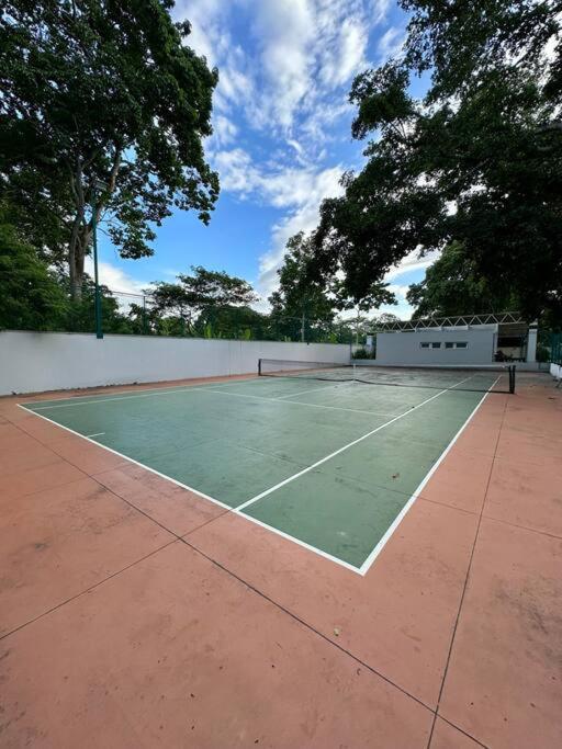 Merendon Heights Luxury Condo