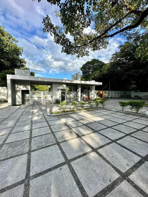 Merendon Heights Luxury Condo