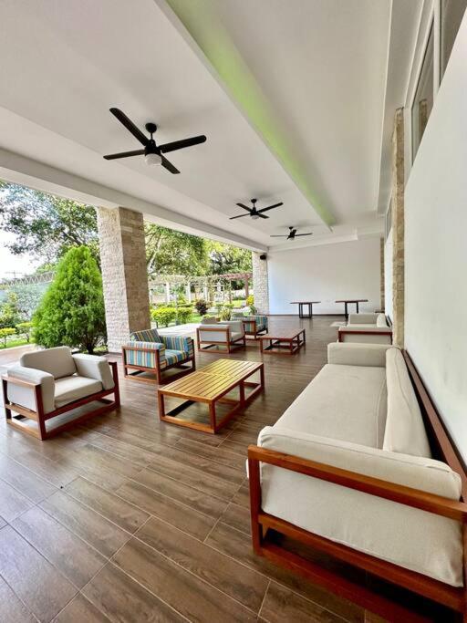 Merendon Heights Luxury Condo