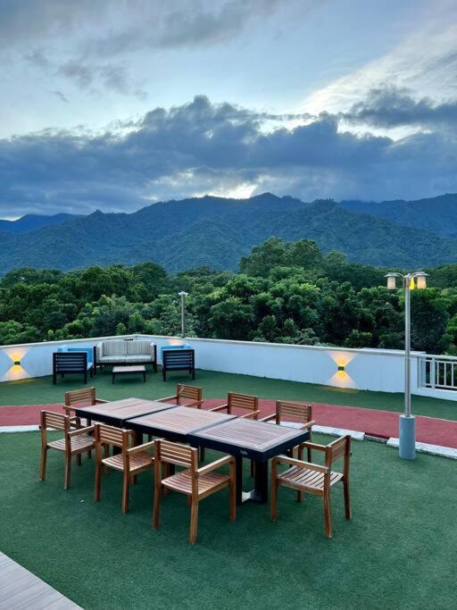 Merendon Heights Luxury Condo