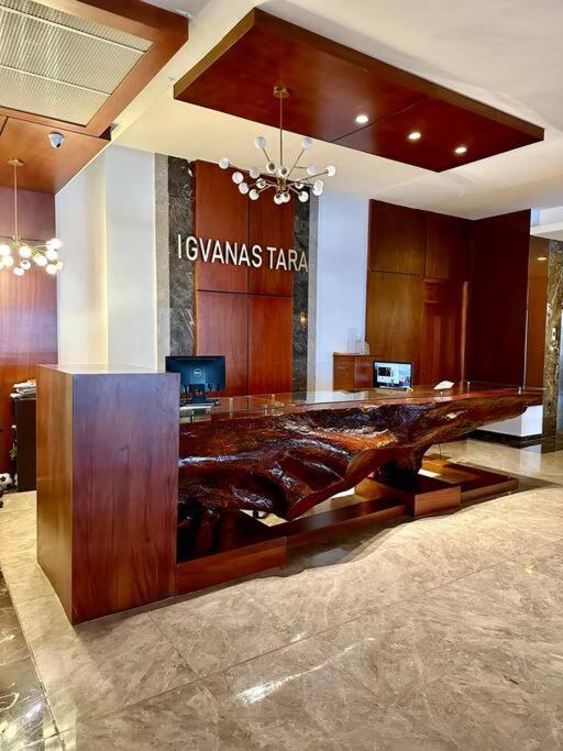 Merendon Heights Luxury Condo