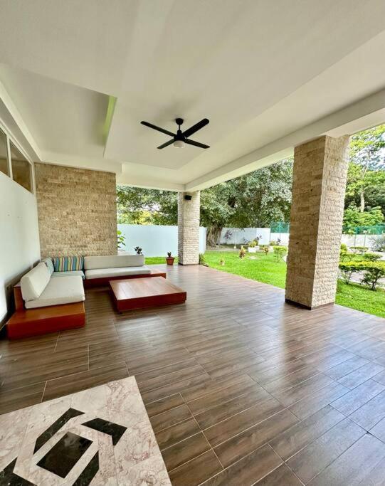 Merendon Heights Luxury Condo