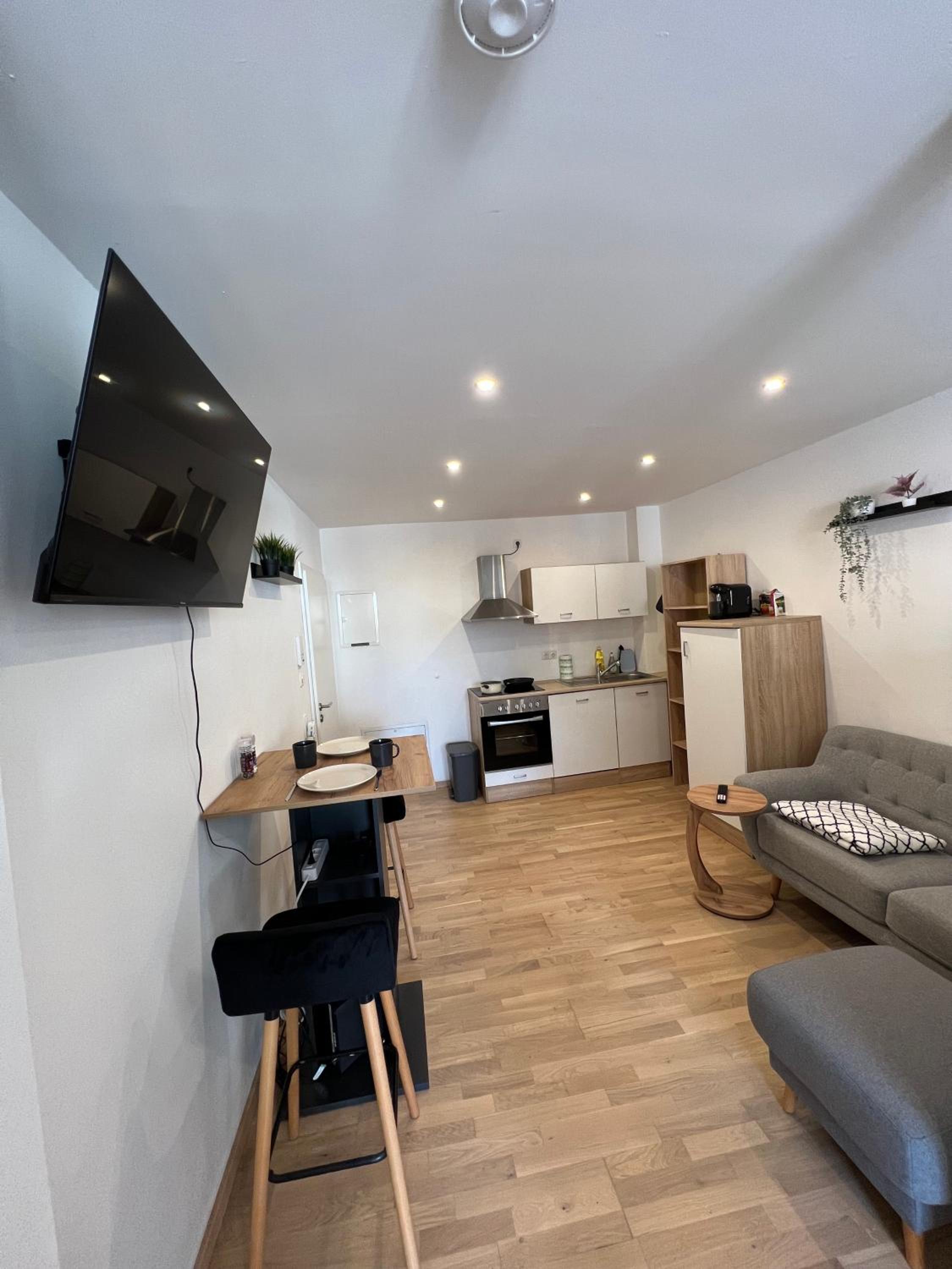 Gemütliches Studio-Apartment in Karlsruhe Neureut - Nähe Uni-KIT-Messe, Fußbodenheizung, Regendusche, Waschmaschine, Stellplatz