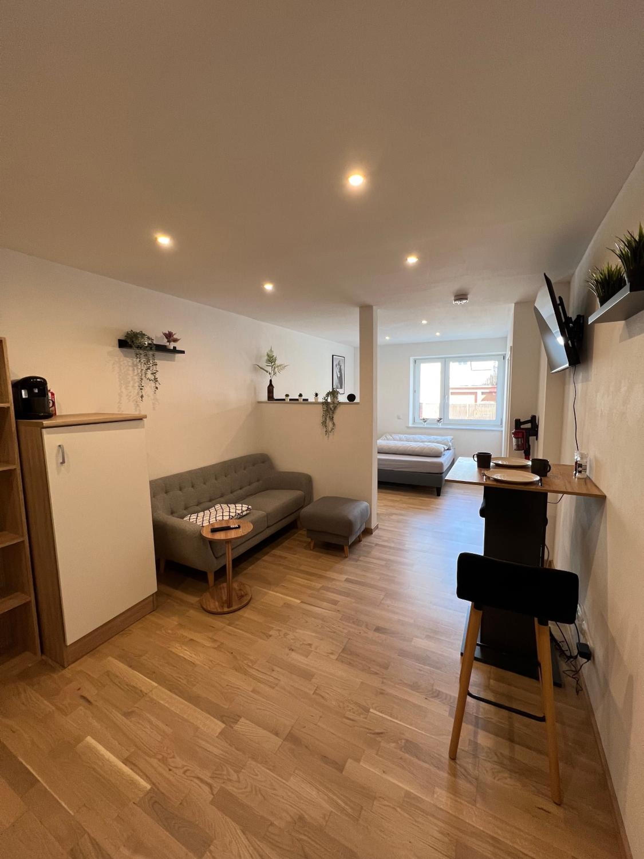 Gemütliches Studio-Apartment in Karlsruhe Neureut - Nähe Uni-KIT-Messe, Fußbodenheizung, Regendusche, Waschmaschine, Stellplatz