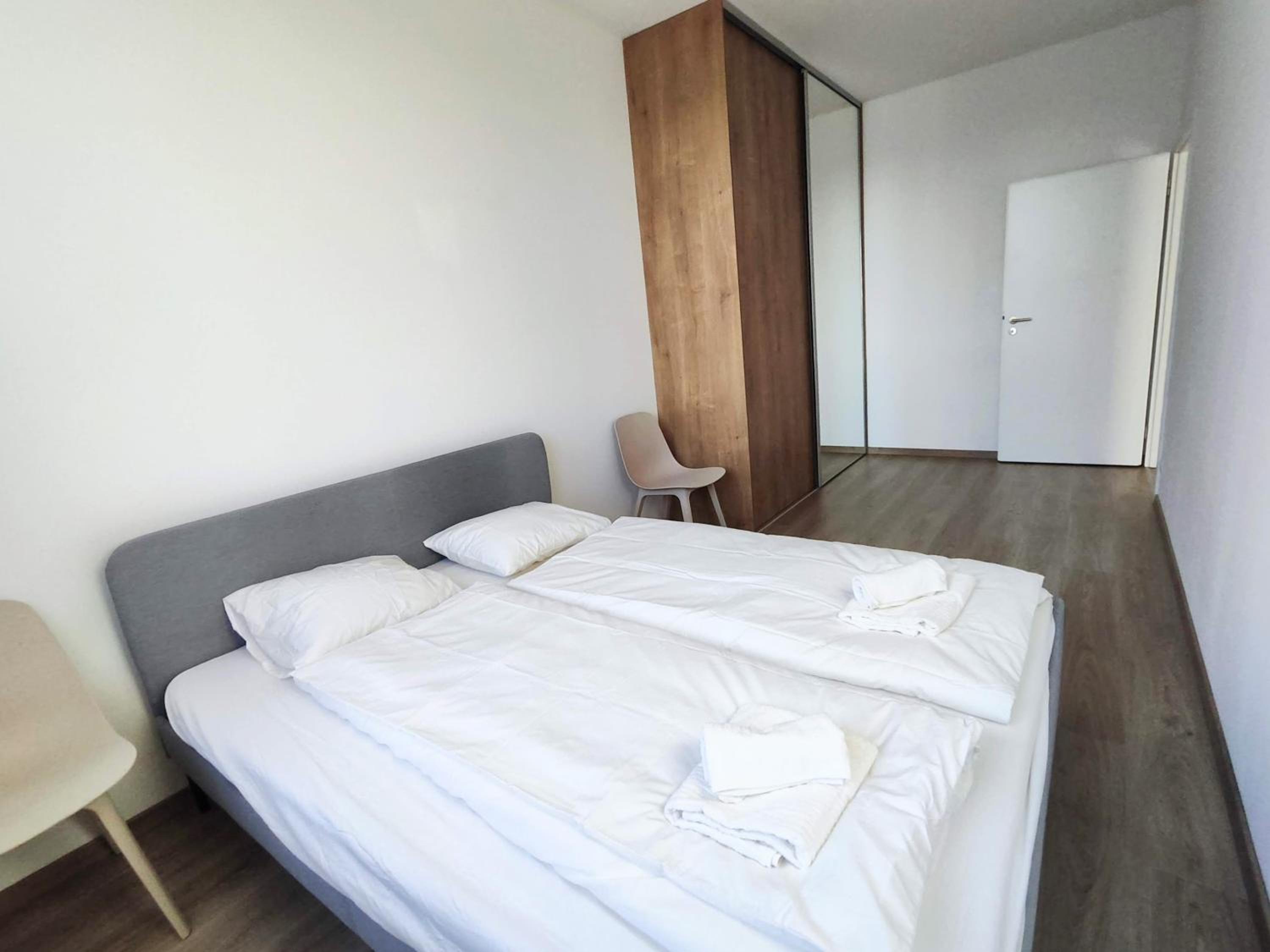 Schanz - quietly oriented - private parking - balcony view 3