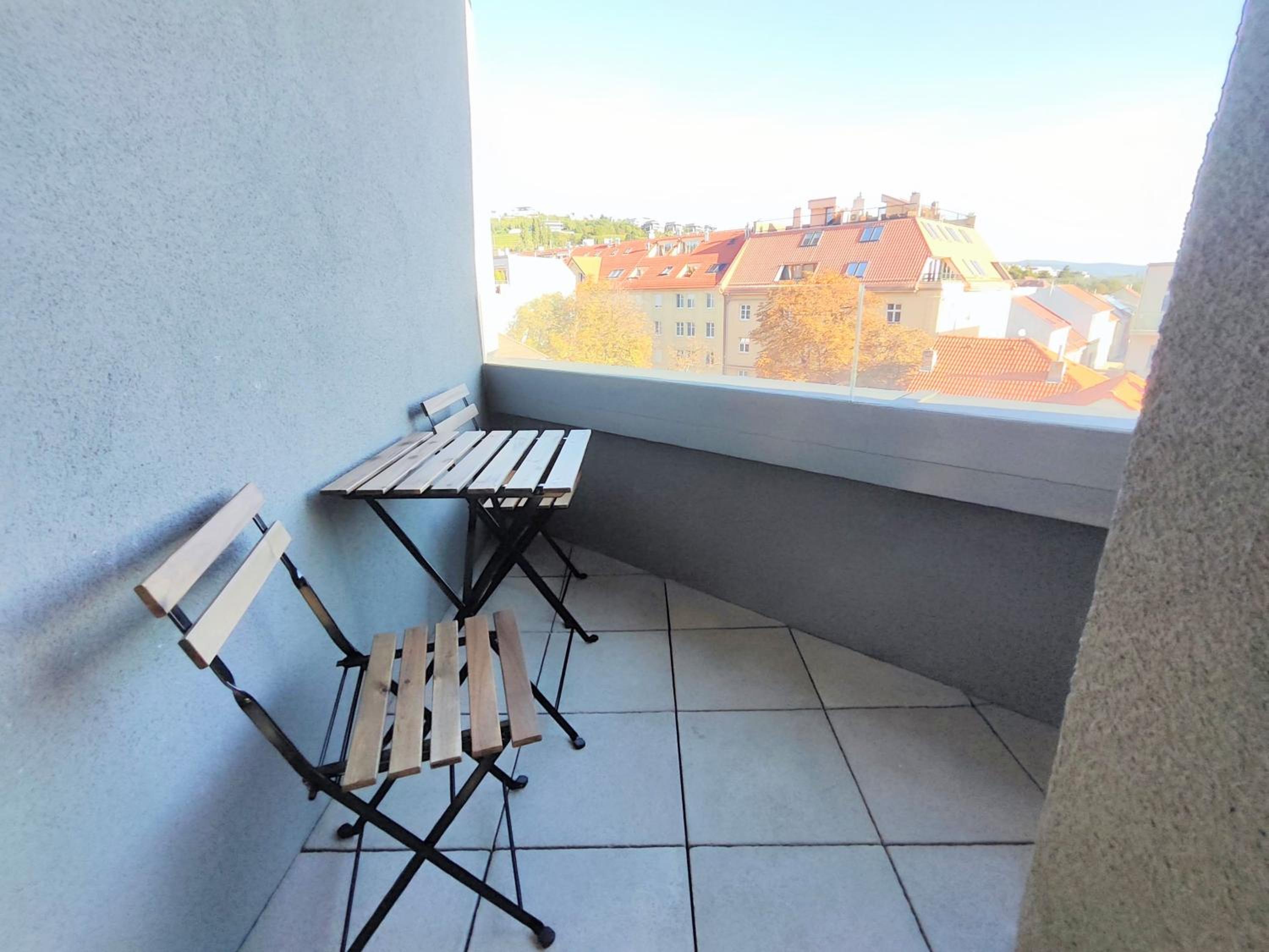 Schanz - quietly oriented - private parking - balcony view 4