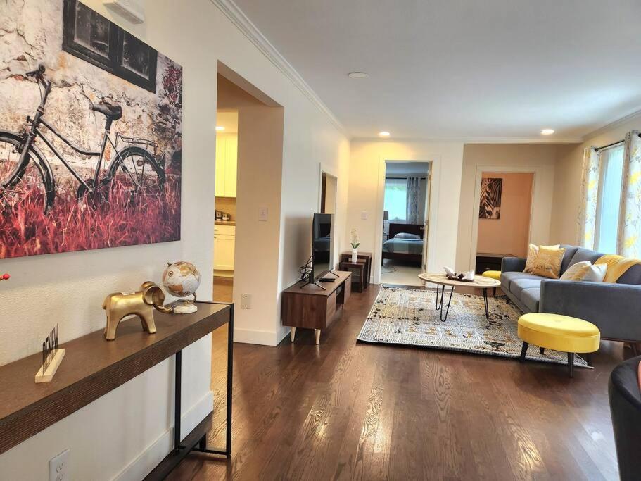Cozy contemporary 2BR with Sofa bed in the office 3
