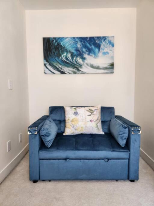 Cozy contemporary 2BR with Sofa bed in the office 4