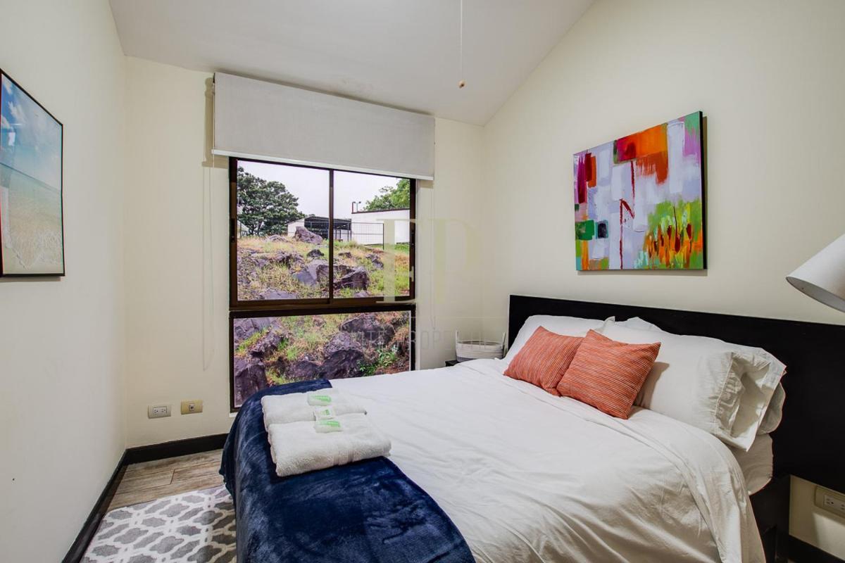 CR MARIPOSA RENTALS Comfortable penthouse, AC, pool, gym, tennis