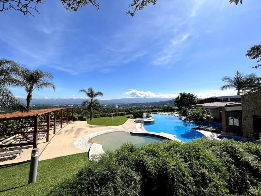CR MARIPOSA RENTALS Comfortable penthouse, AC, pool, gym, tennis