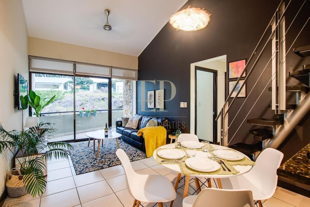 CR MARIPOSA RENTALS Comfortable penthouse, AC, pool, gym, tennis
