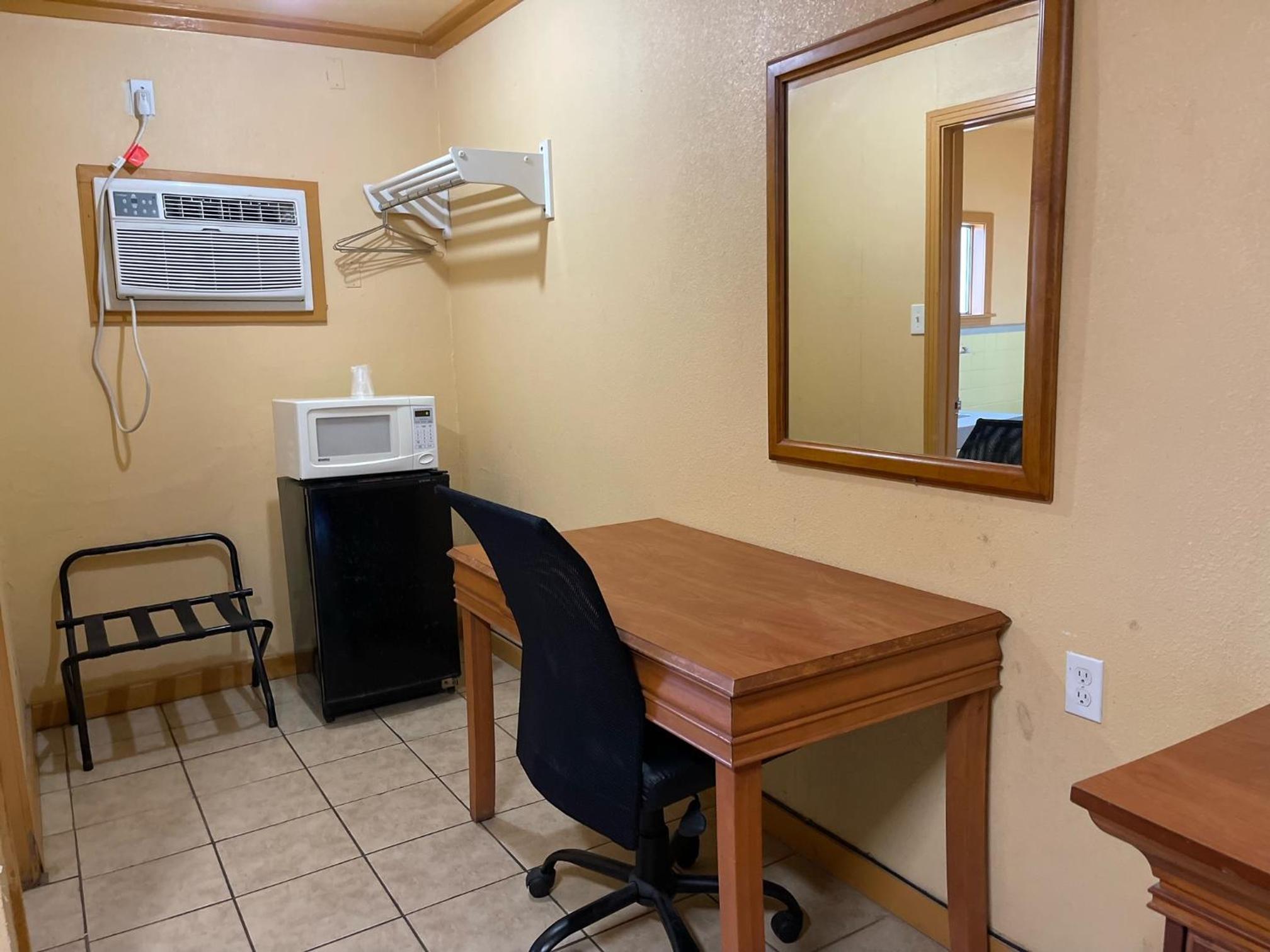 Budget Inn view 4