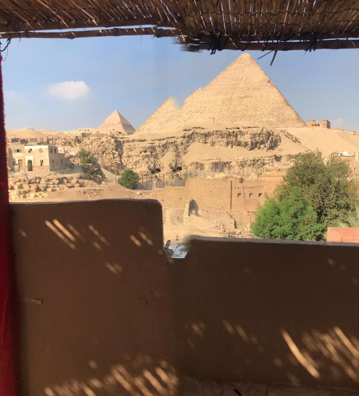 hotel and room and flat with rofe front of pyramids in naslat elsaman