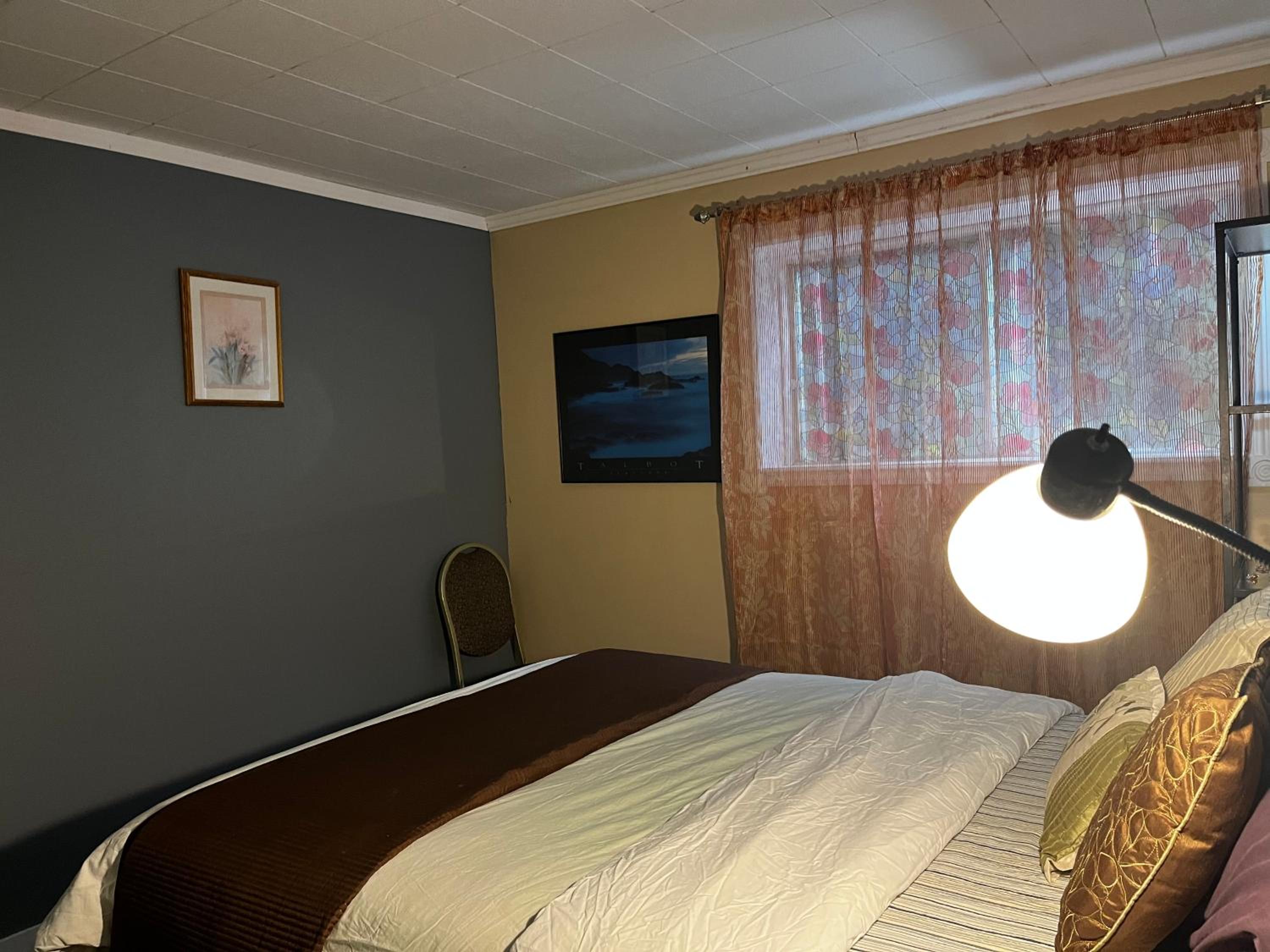 Beautiful room close Airport!