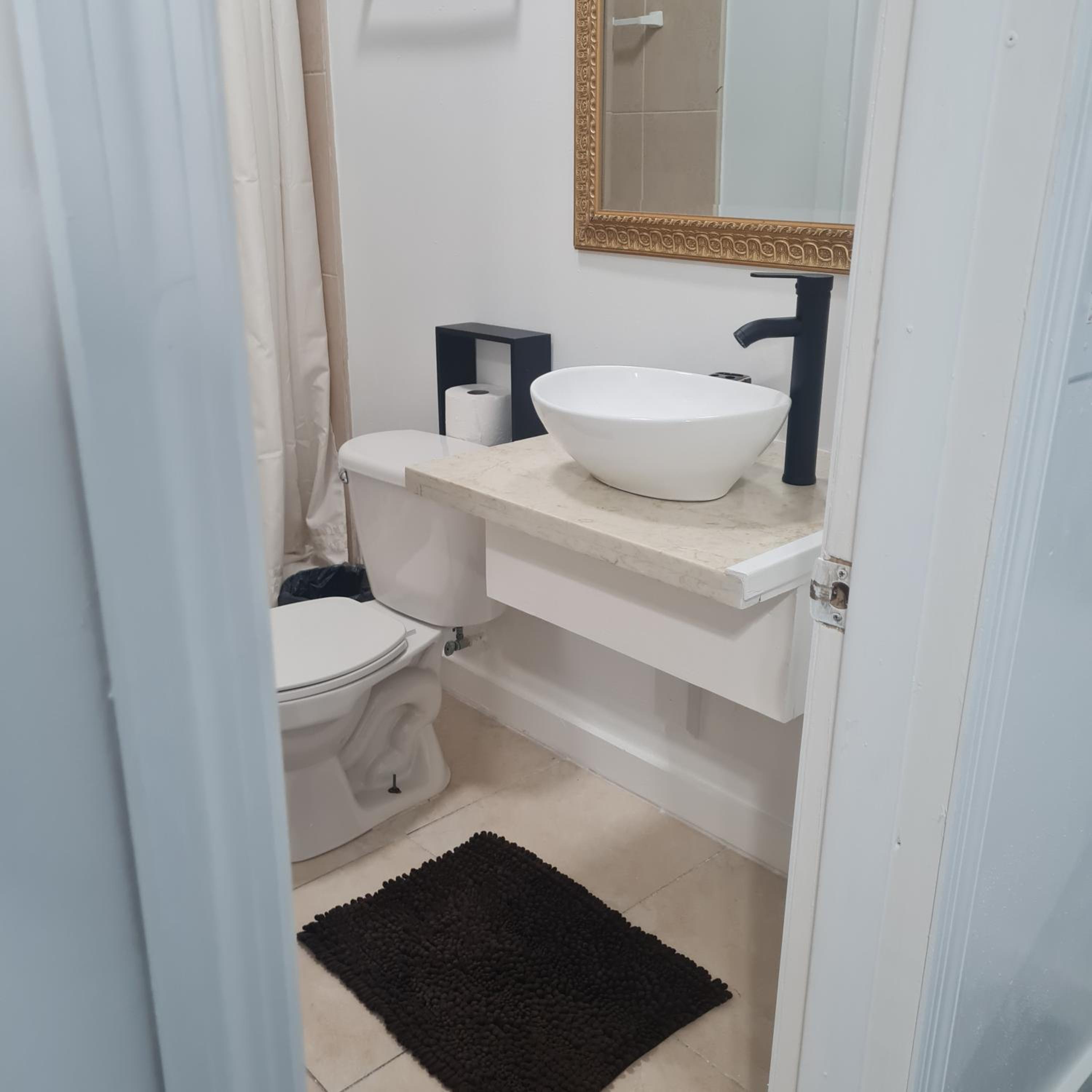 BELL At The Airport Suites Adults Only - Free Airport Transportation