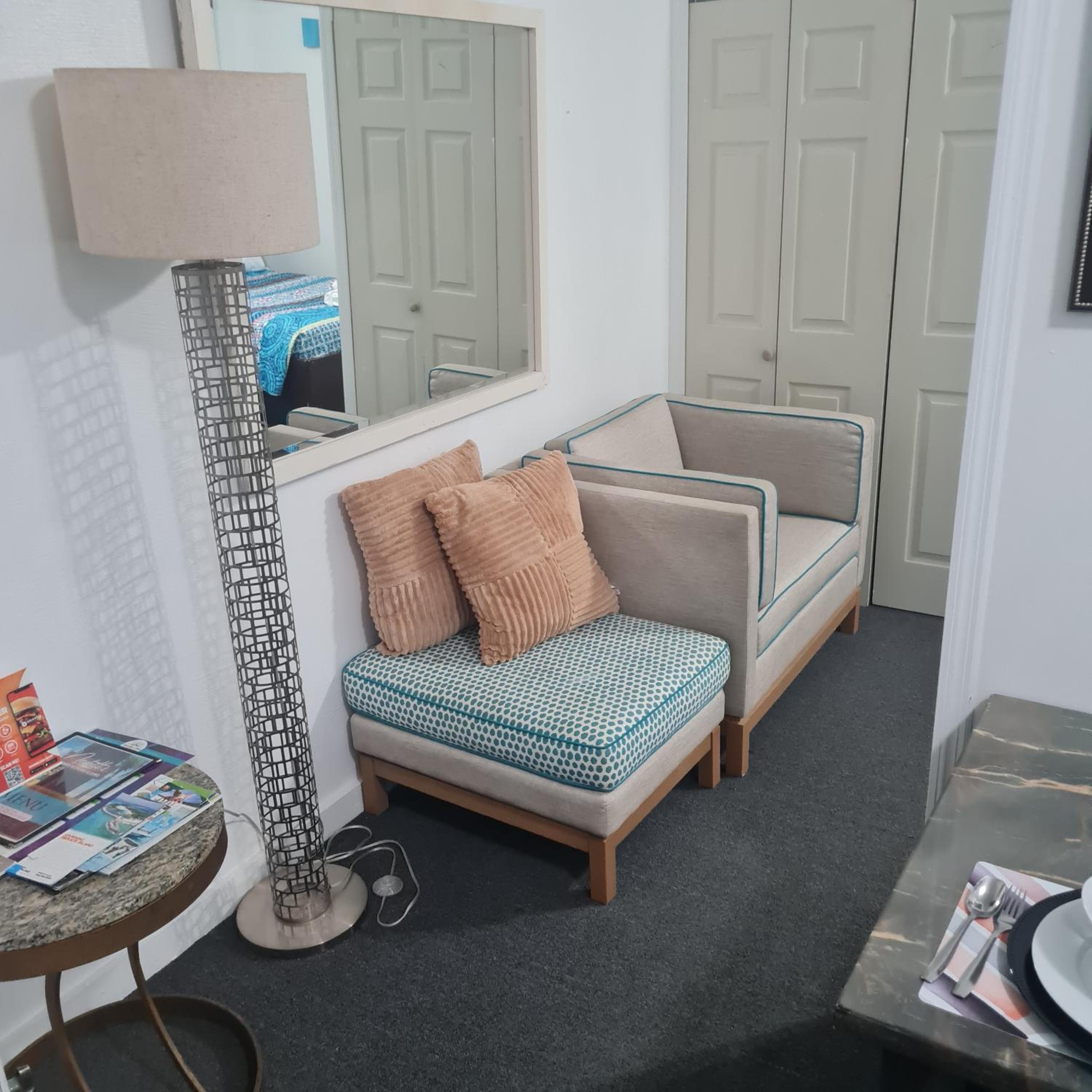 BELL At The Airport Suites Adults Only - Free Airport Transportation