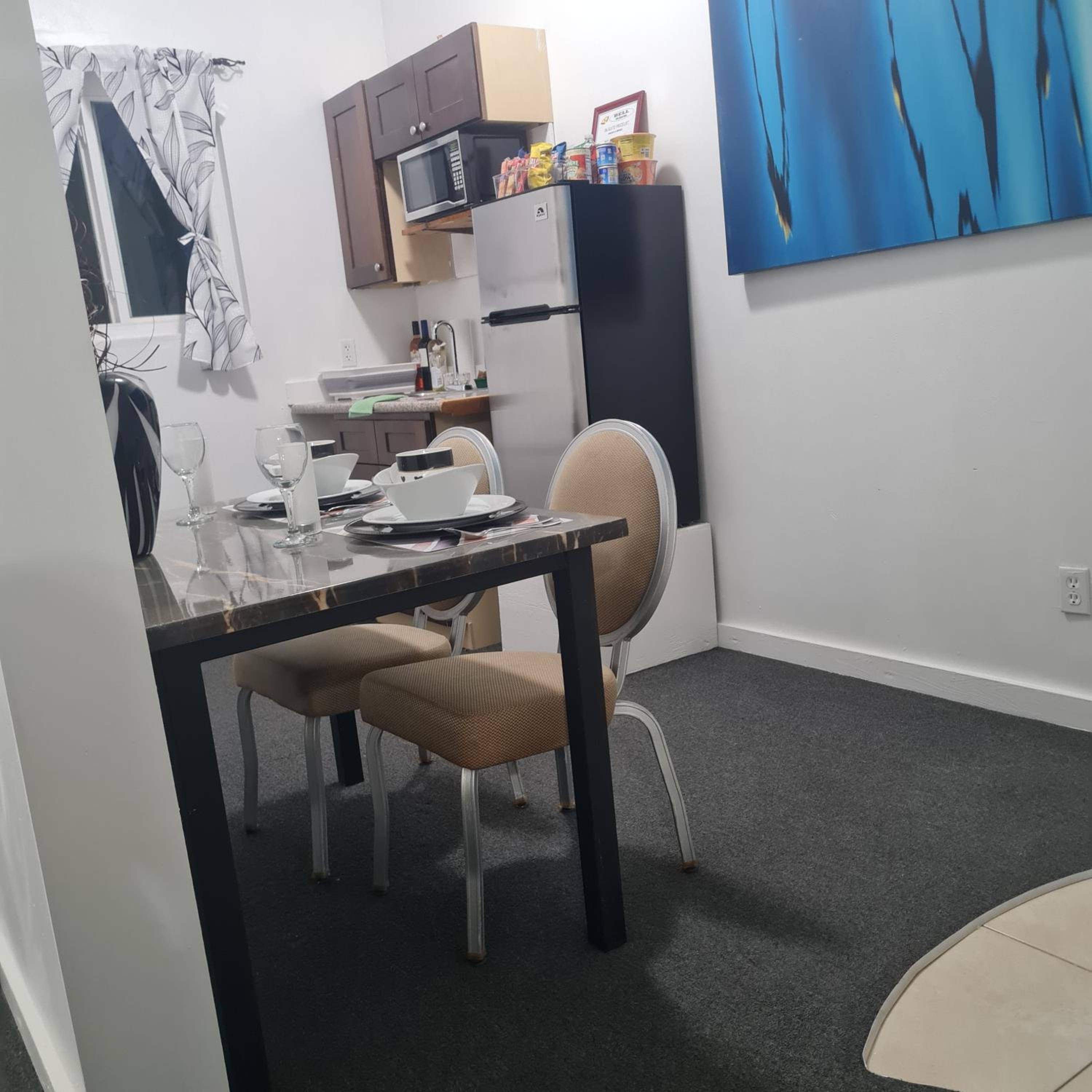 BELL At The Airport Suites Adults Only - Free Airport Transportation