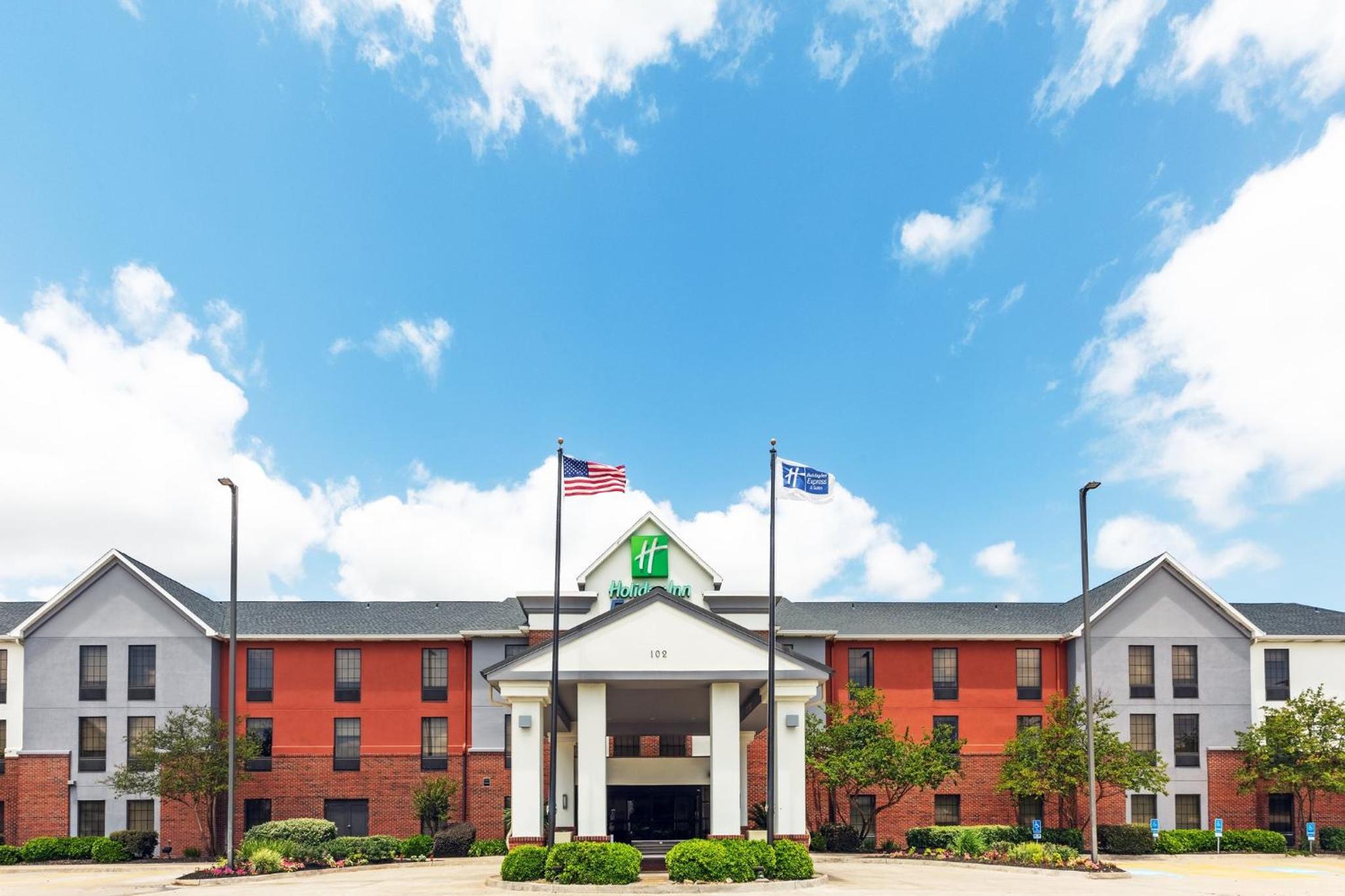 Hotel Holiday Inn Express & Suites Sulphur - Lake Charles, an IHG Hotel - Image 1
