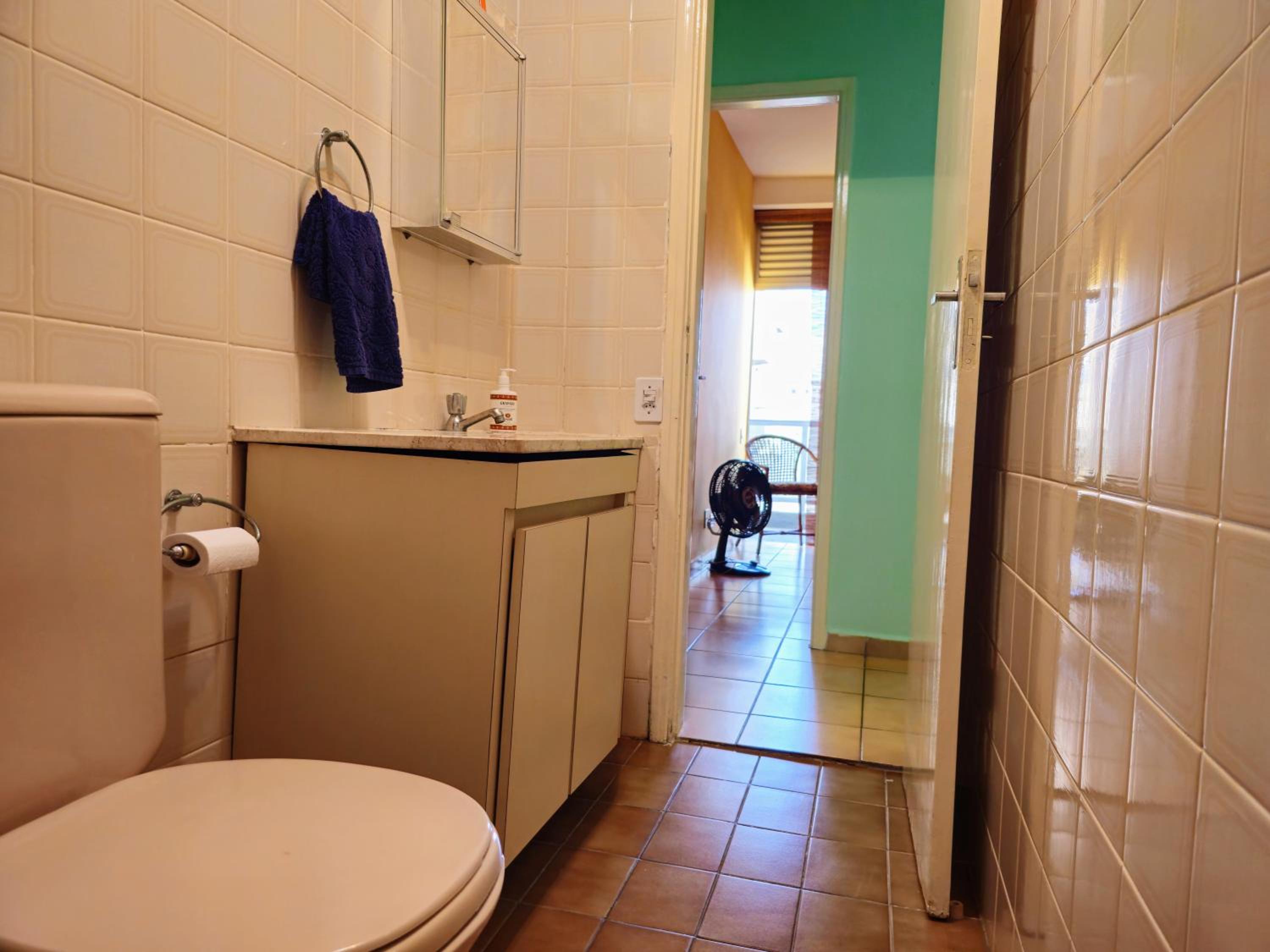400 metros Praia das Pitangueiras - WiFi 350mb - 1 Suíte com ar condicionado & 2 quartos com ventilador - Sala Ampla - Varanda com vista do Mar - 2 Vagas d
