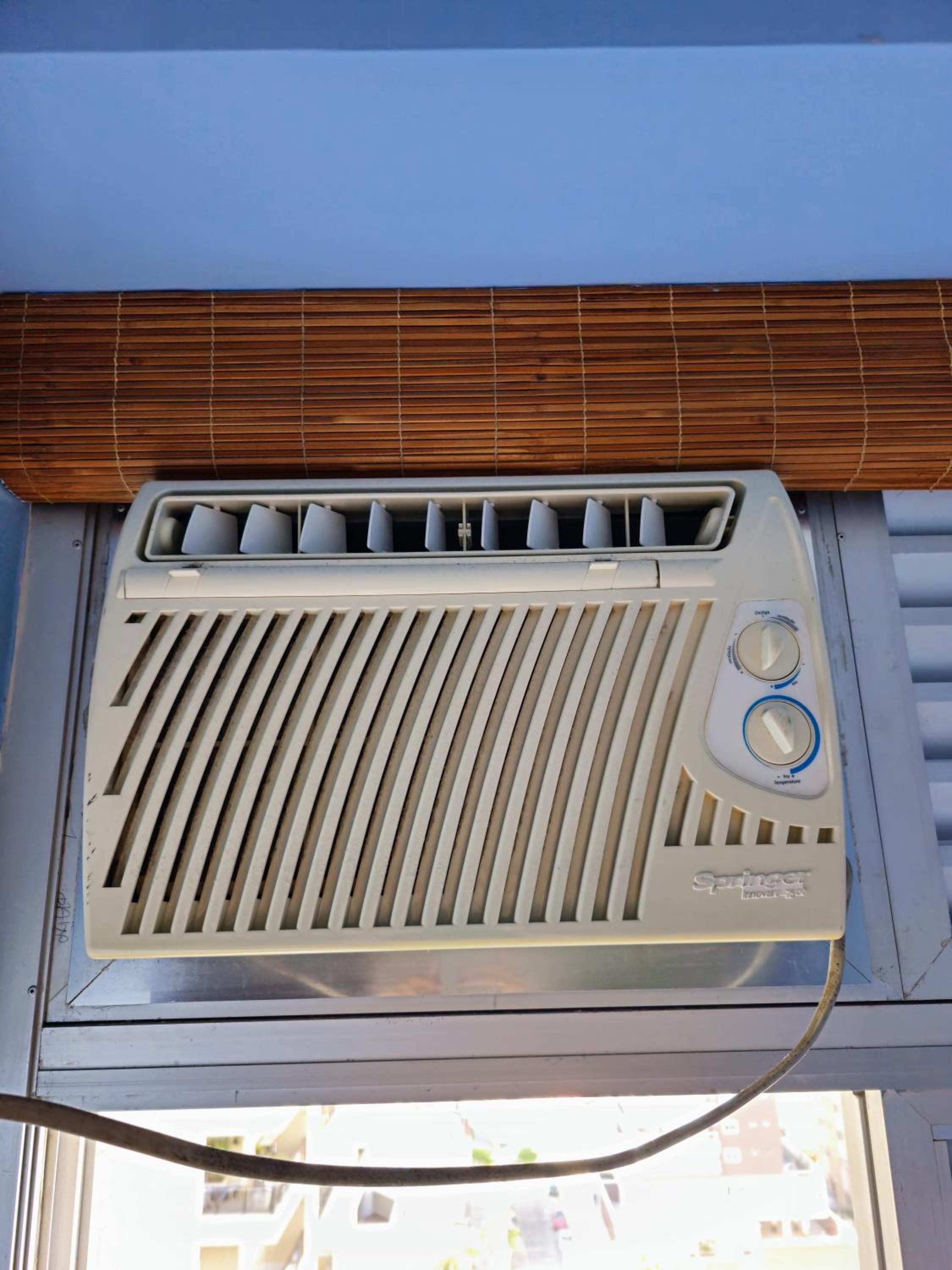 400 metros Praia das Pitangueiras - WiFi 350mb - 1 Suíte com ar condicionado & 2 quartos com ventilador - Sala Ampla - Varanda com vista do Mar - 2 Vagas d